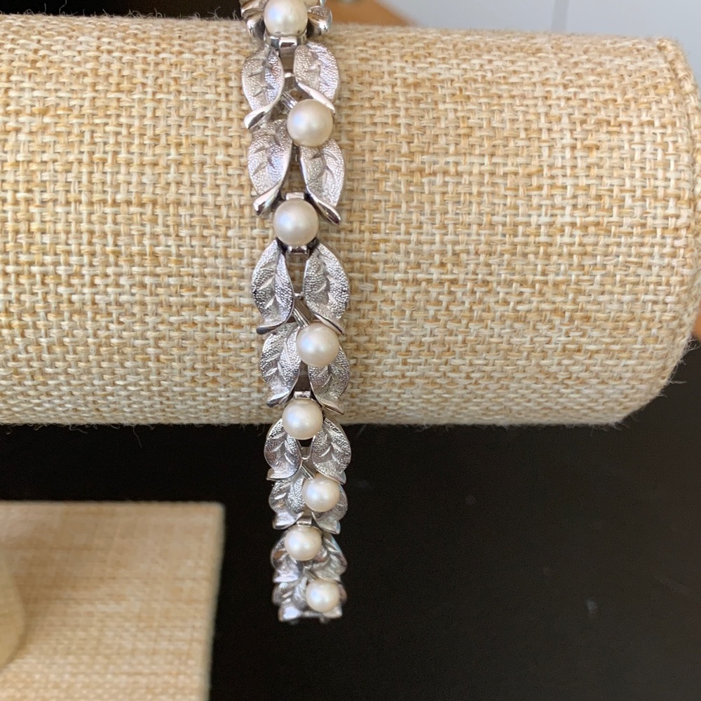 Vintage Trifari Silver-Tone Leaf Bracelet with Faux Pearls